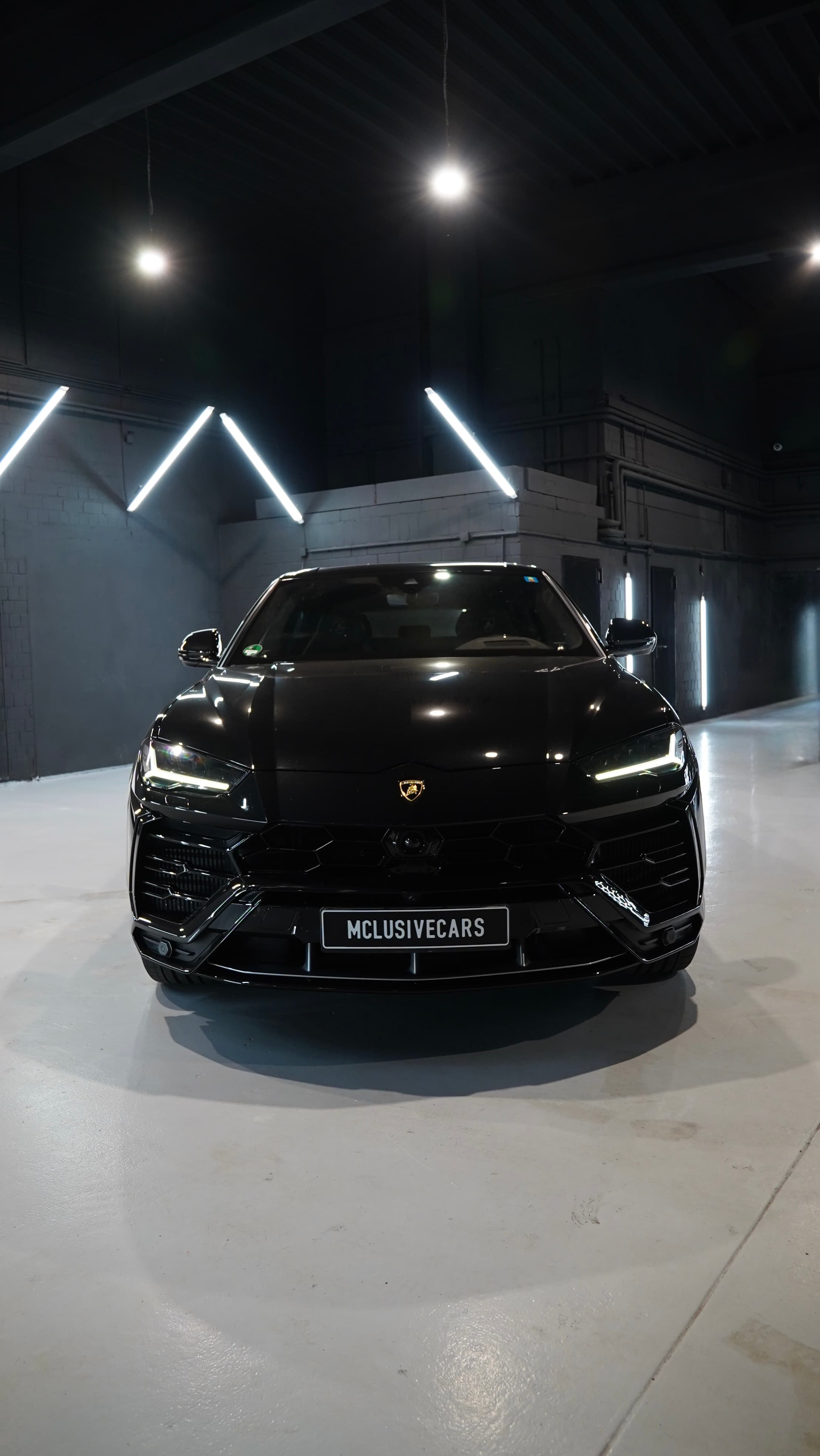 Lamborghini Urus in Schwarz, Frontansicht