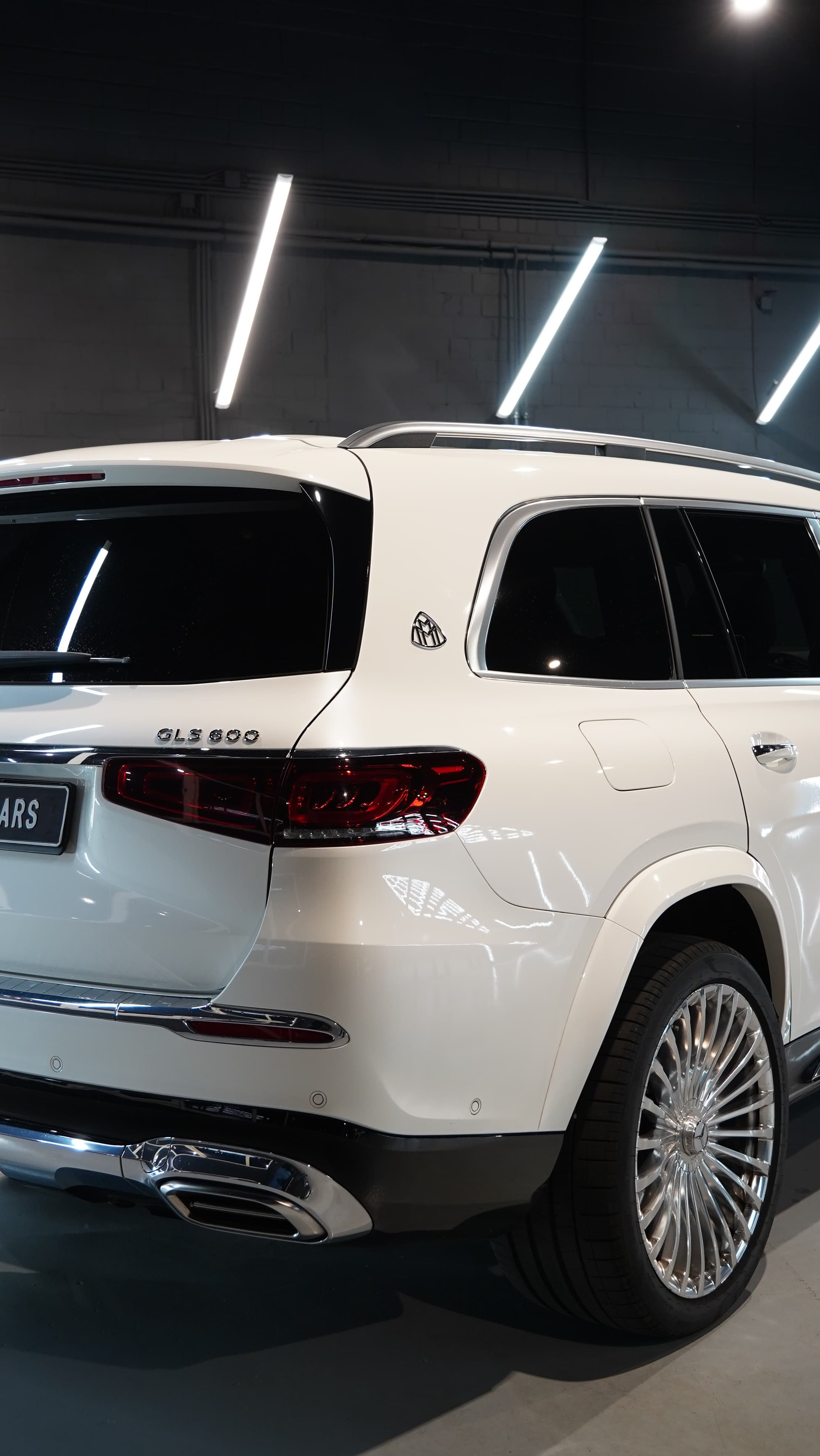 Mercedes-Maybach GLS 600 in Weiß, Heckpartie schräg in Nahaufnahme