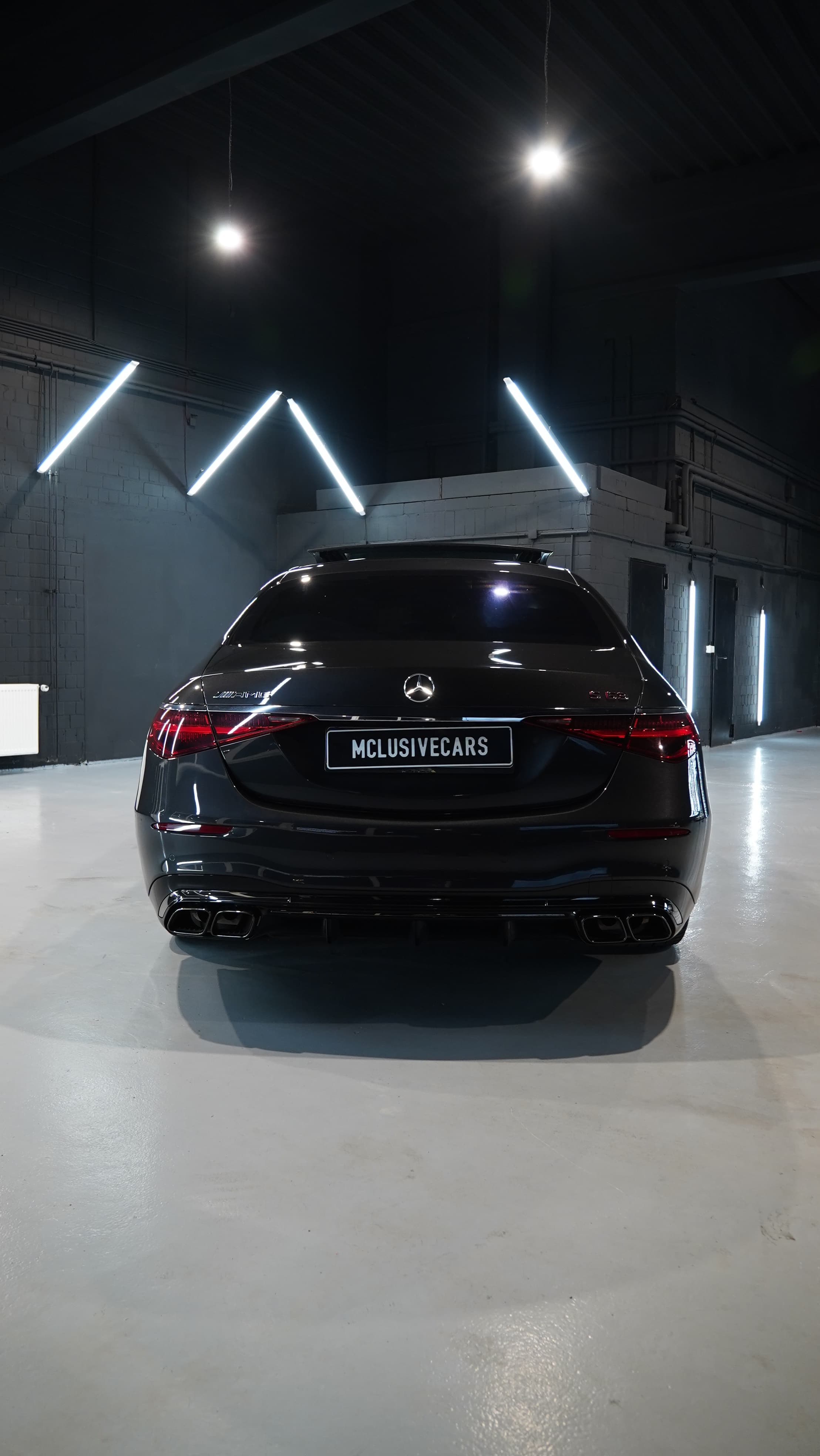 Mercedes S63 AMG in Schwarz, Heckansicht