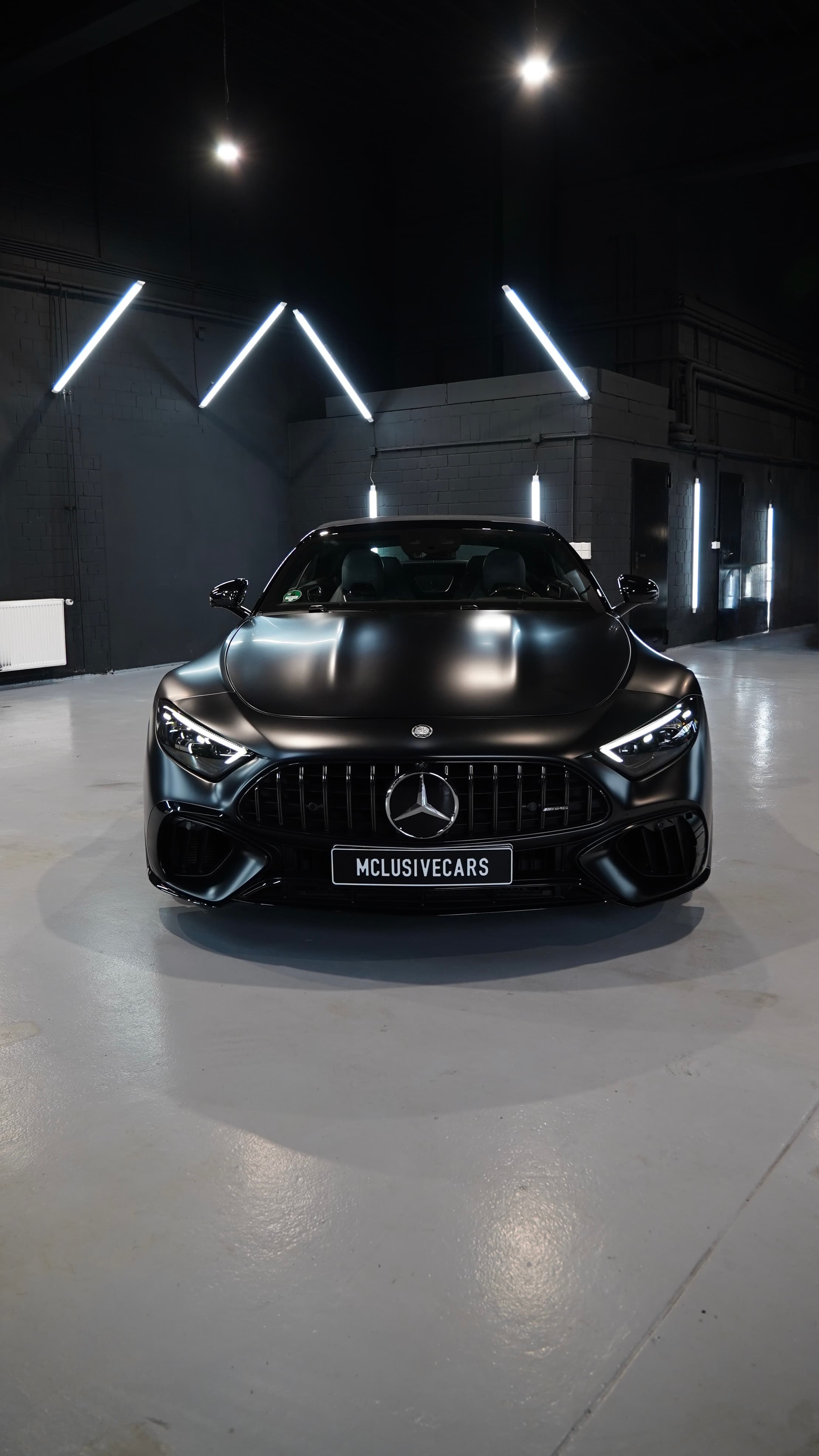 Mercedes SL63 AMG in Mattschwarz, Frontansicht