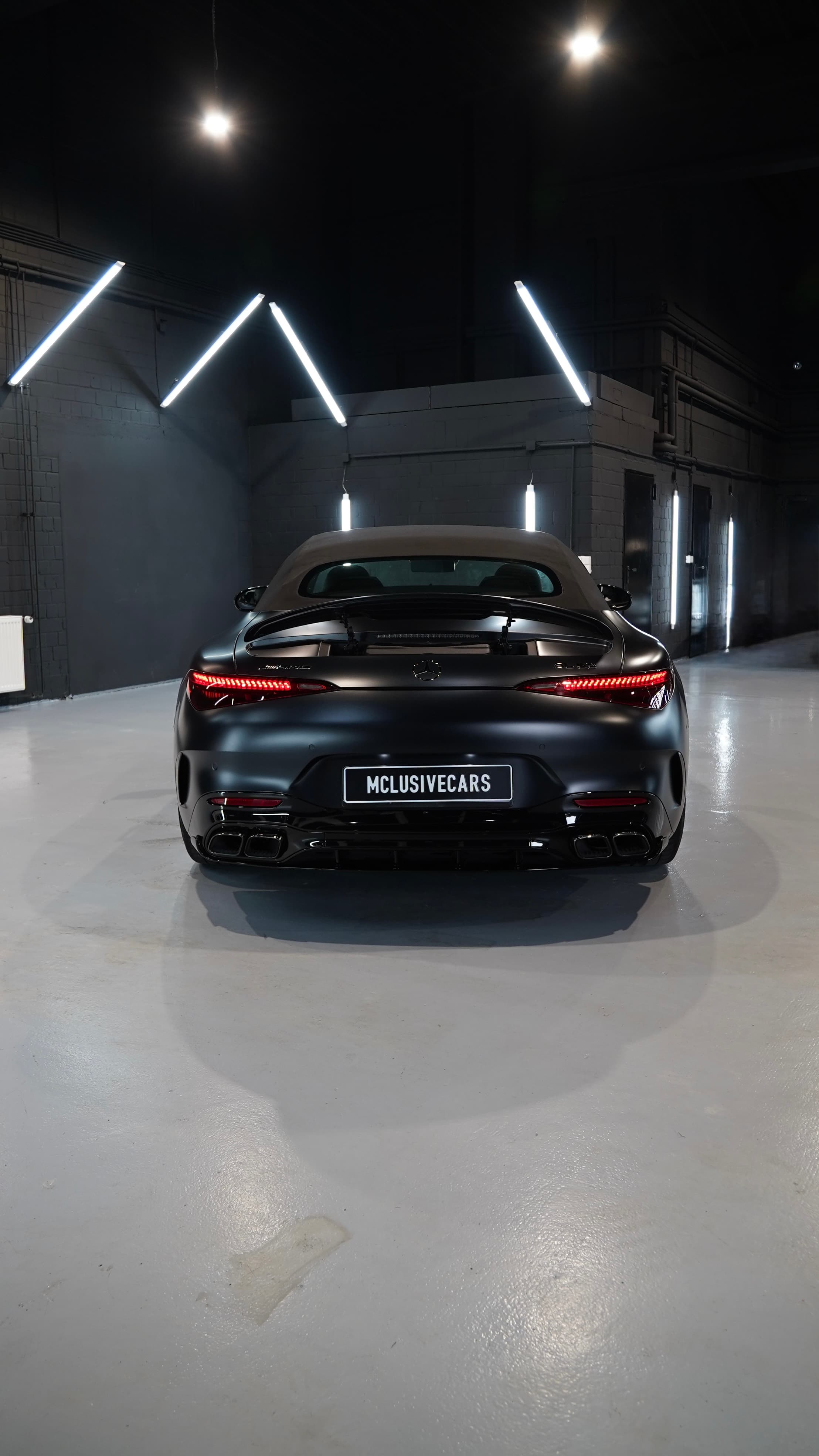 Mercedes SL63 AMG in Mattschwarz, Heckansicht