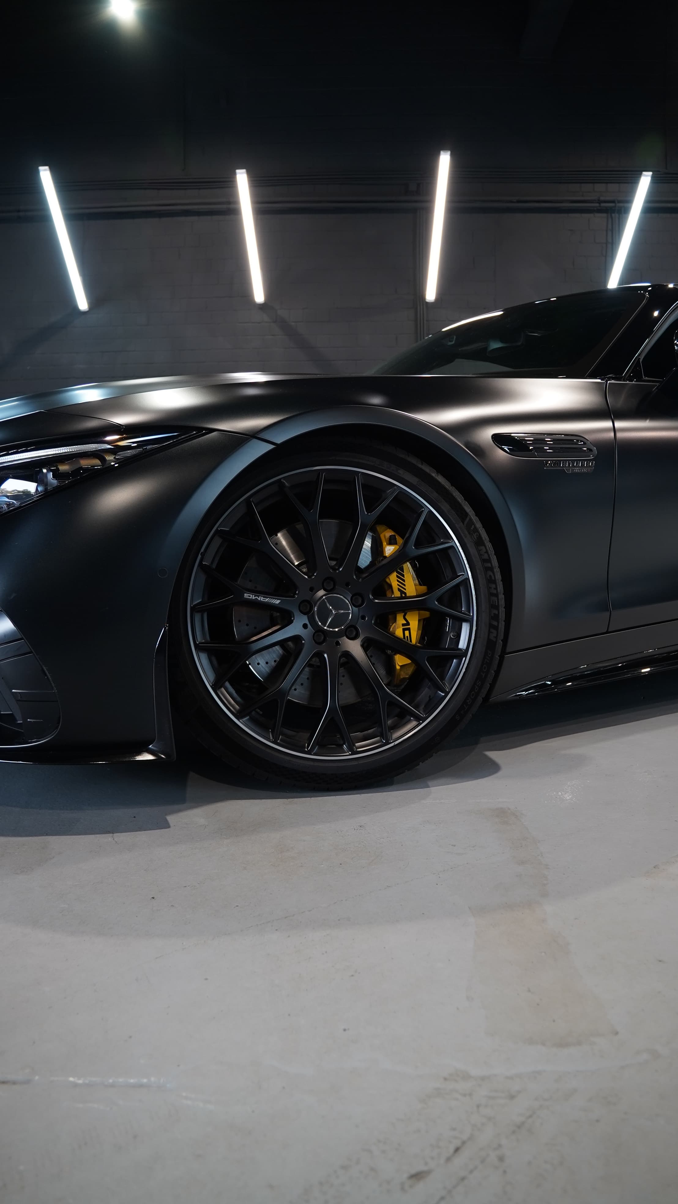 Mercedes SL63 AMG in Mattschwarz, Heckdetail