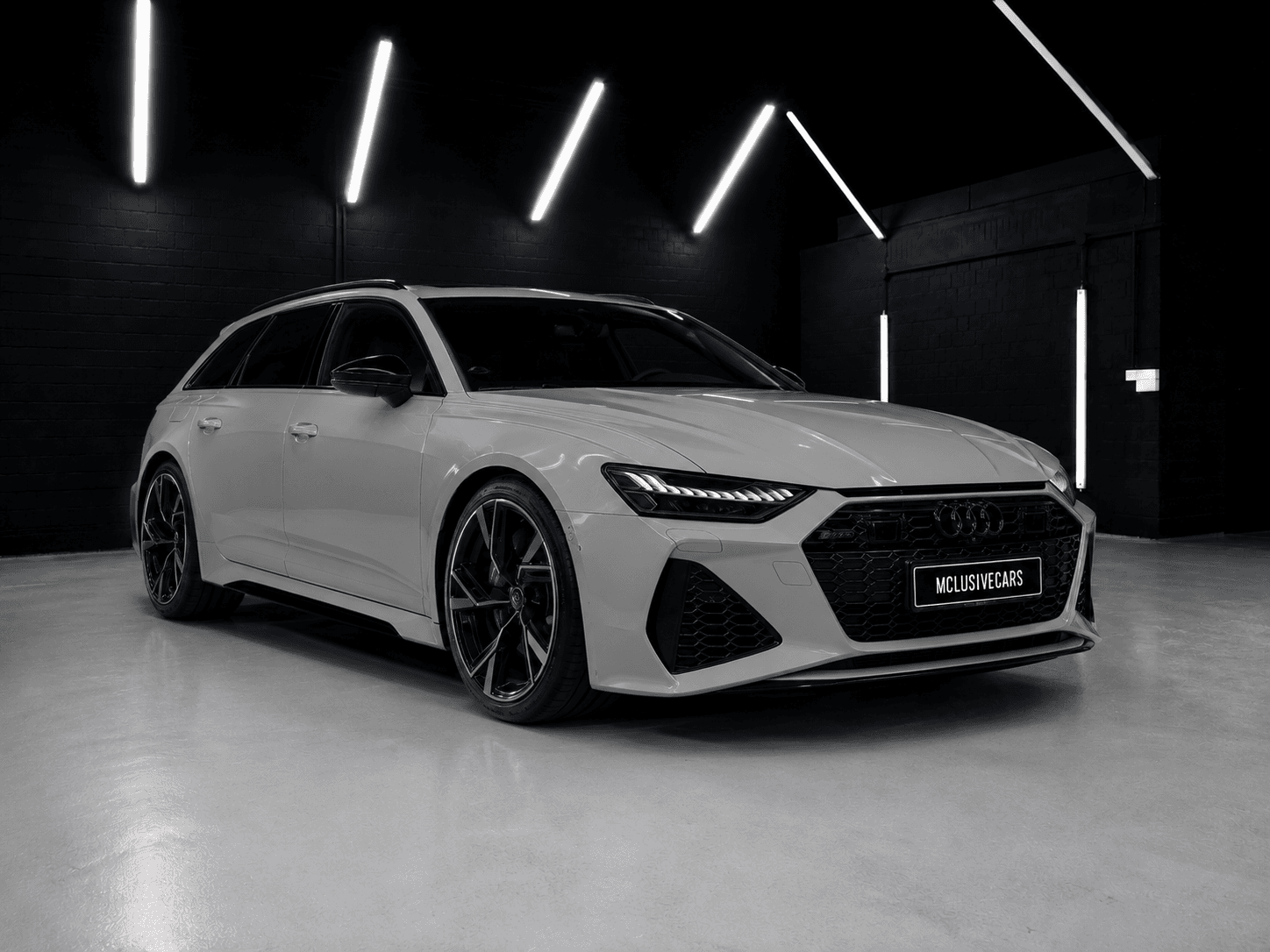 Audi RS6 Avant in Grau – Frontansicht