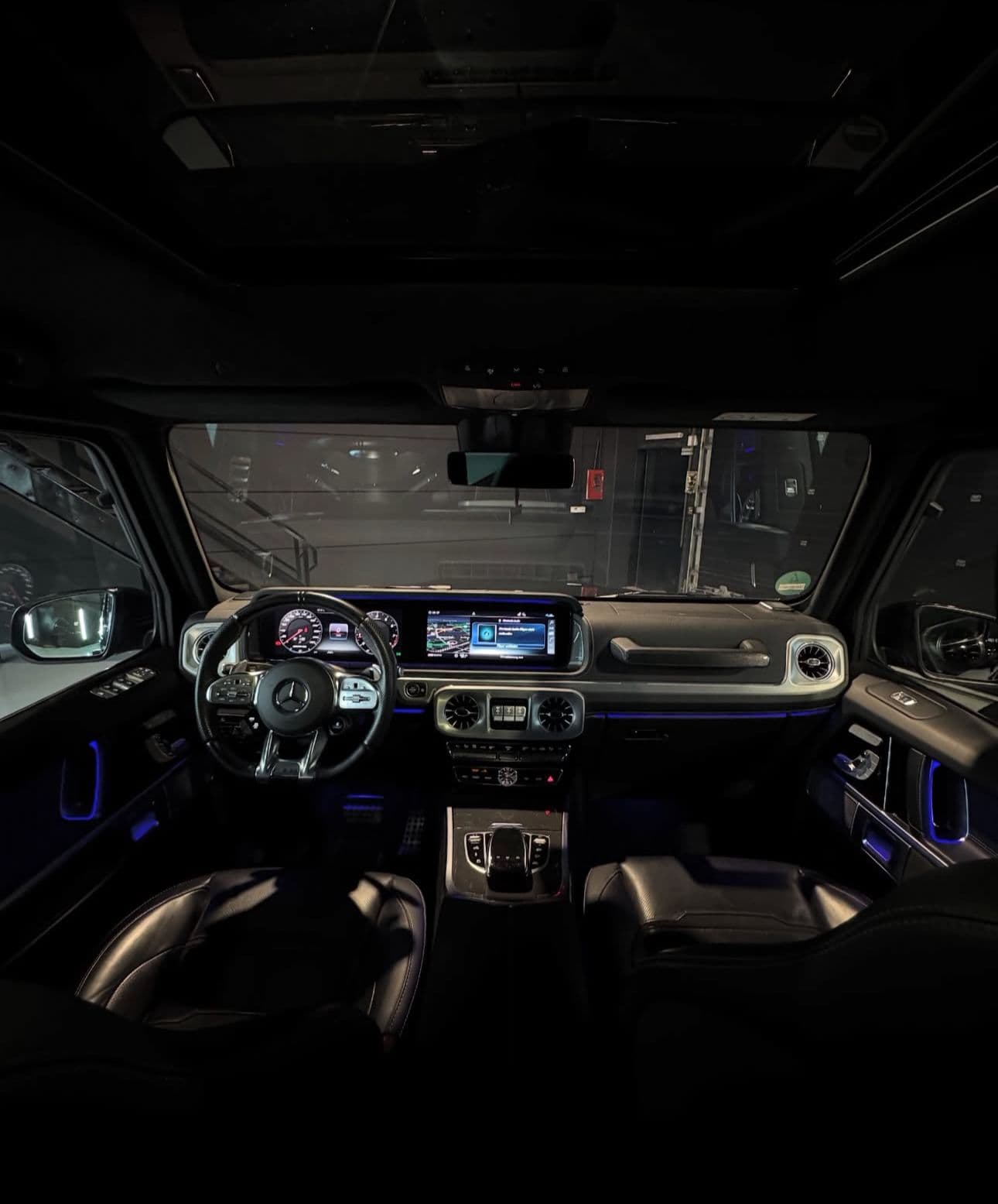 Mercedes G63 AMG – Innenraum mit AMG-Lenkrad und Ambientebeleuchtung