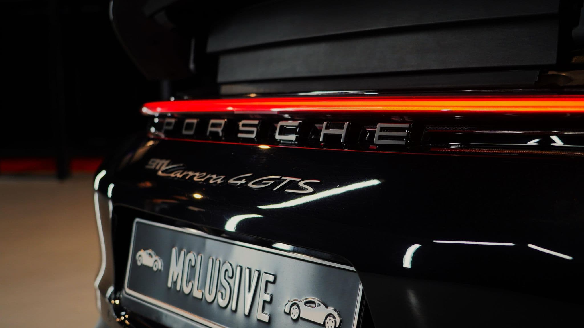 Porsche 911 Carrera 4 GTS Cabriolet – Schriftzug am Heck