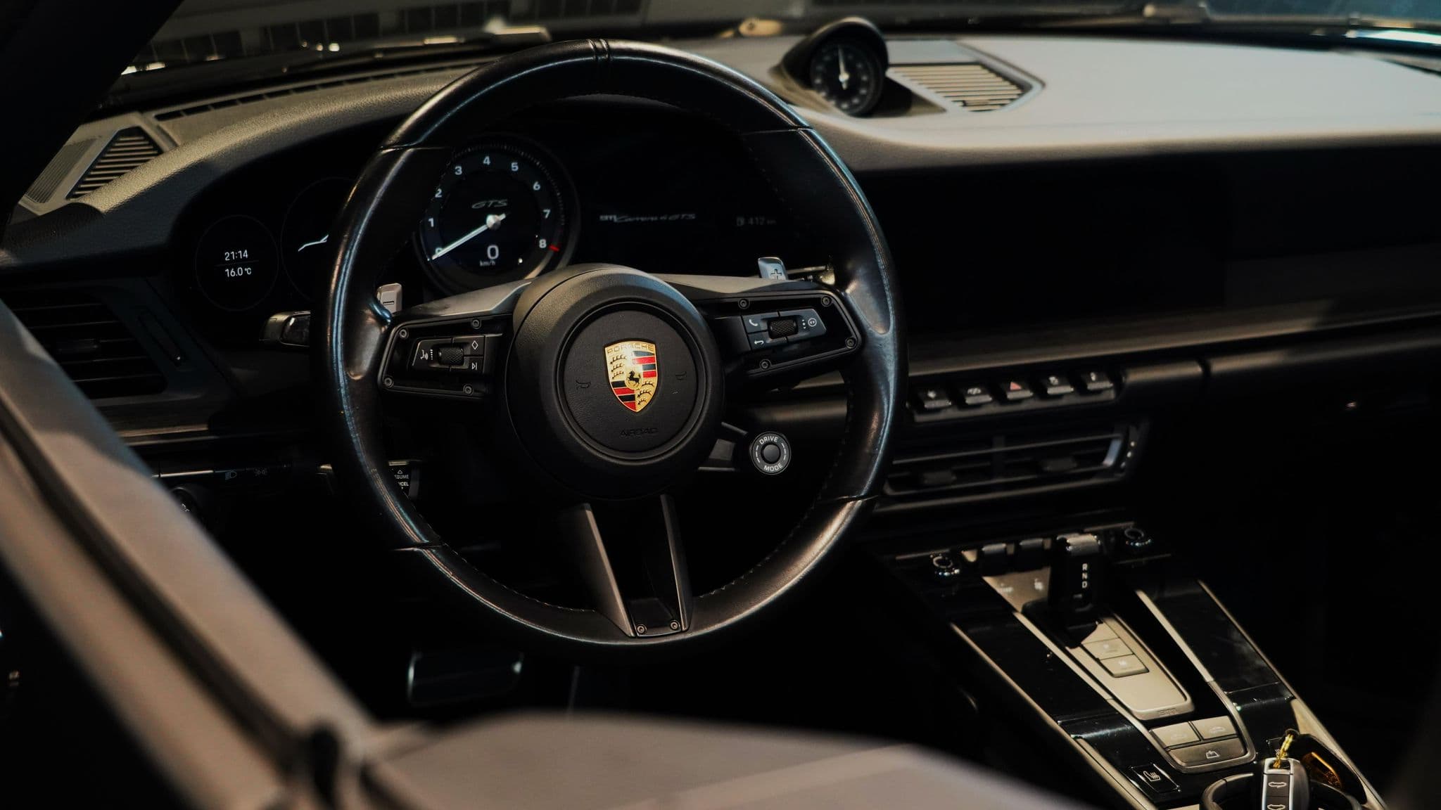 Porsche 911 Carrera 4 GTS Cabriolet – Cockpit und Lenkrad